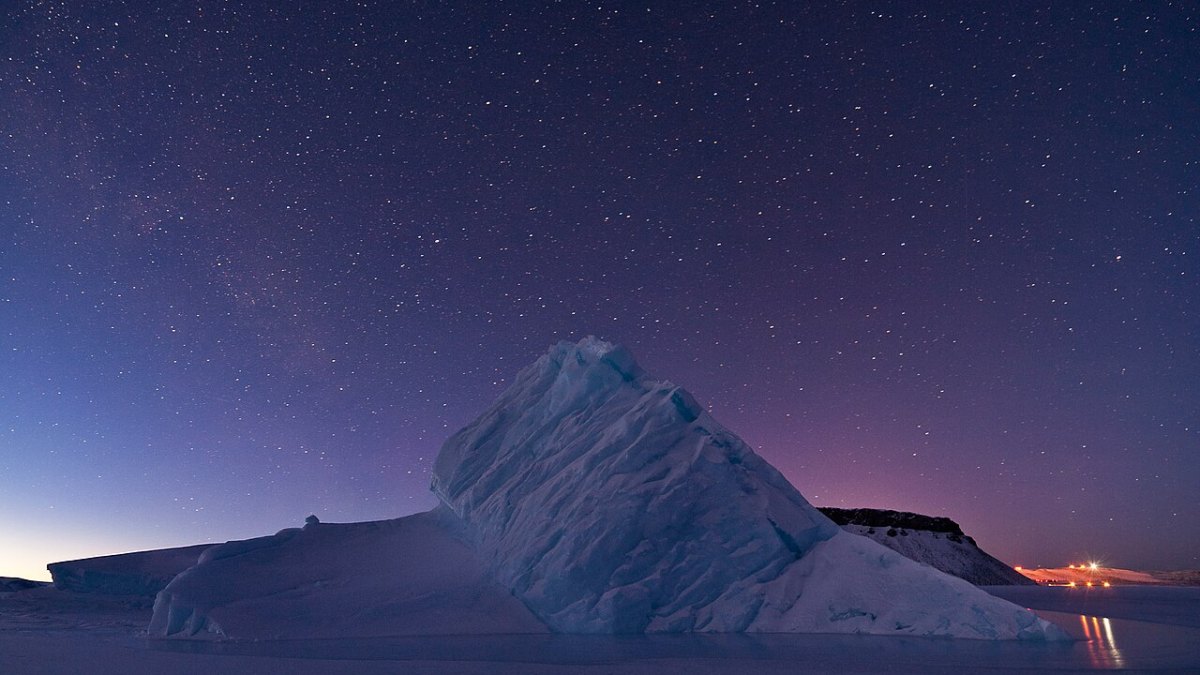 Greenland Ice Sheet Melts 9 Gigatons in a Single Day—A Climate Alarm